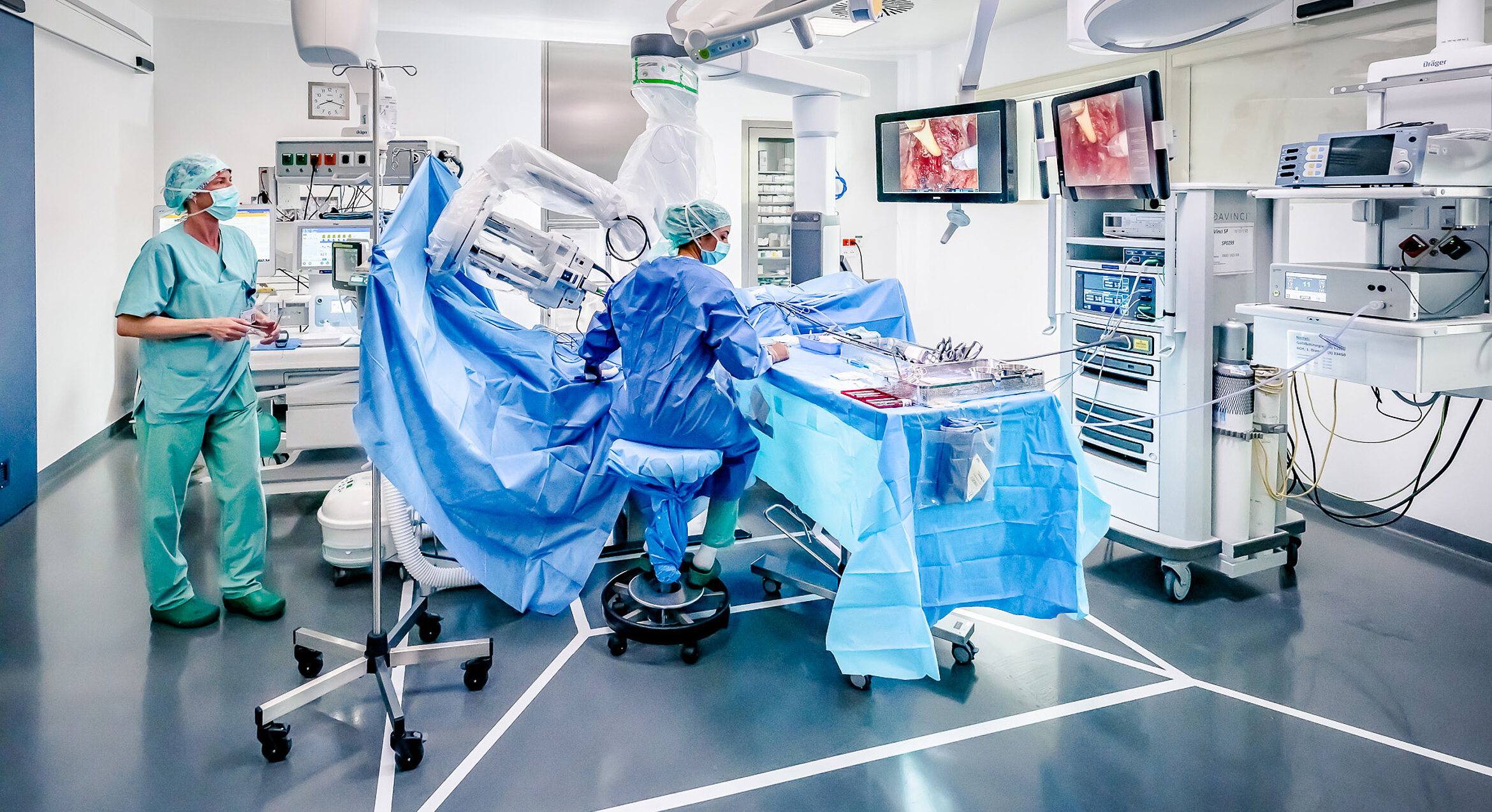 Moderner roboterassistierter OP-Saal der Martini Klinik