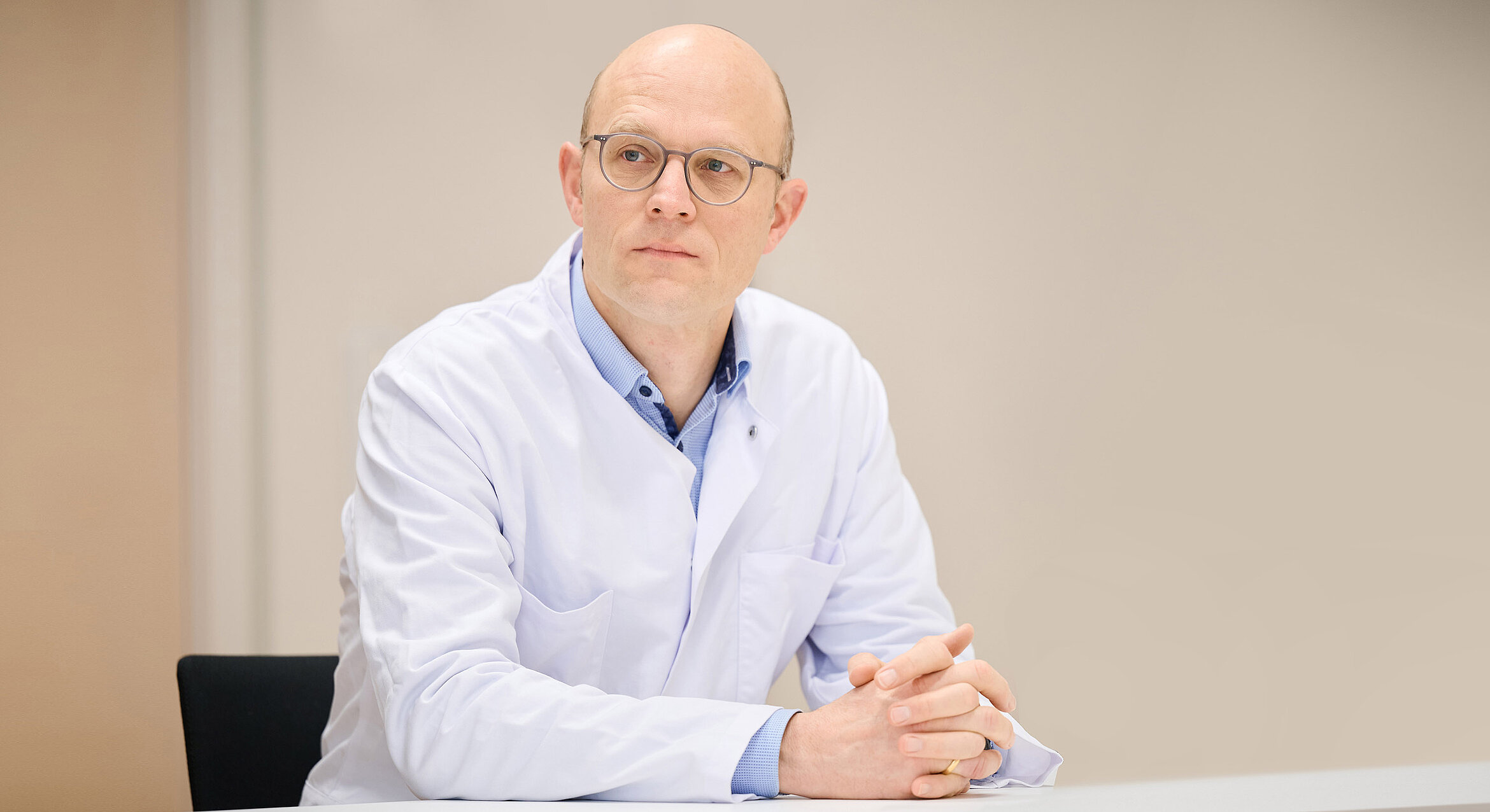 Prof. Dr. Budäus in einer Besprechung