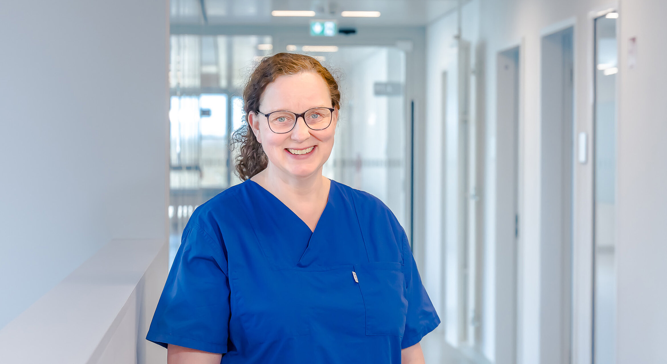 Dr. Thederan in einem Meeting mit weiteren Ärzten 